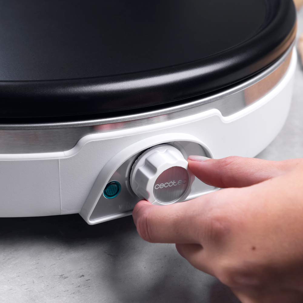 Cecotec Crepera Eléctrica Fun Creepy. Potencia 1200W, Revestimiento Antiadherente, Rodillo espaciador y Espátula, Potencia regulable, Indicador Luminoso, 30,5cm Diámetro