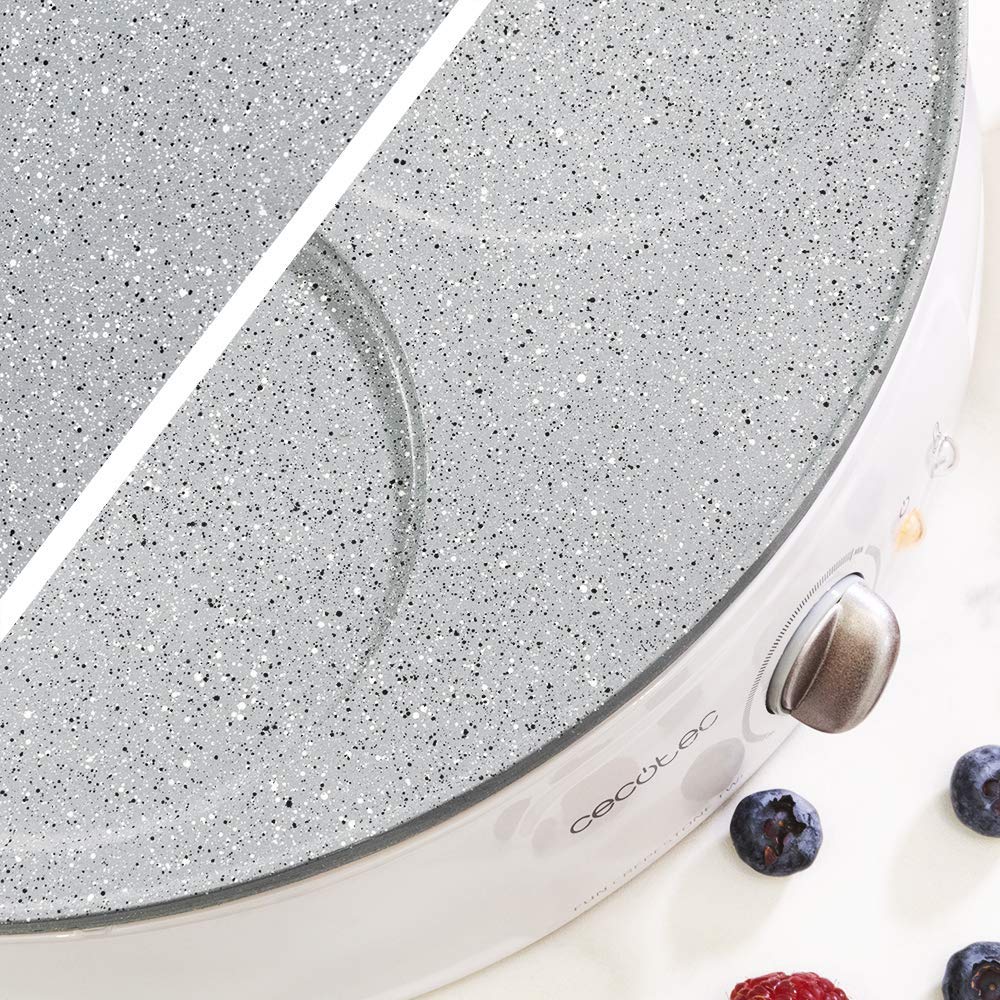 Cecotec Crepera Eléctrica Fun Creepy. Potencia 1200W, Revestimiento Antiadherente, Rodillo espaciador y Espátula, Potencia regulable, Indicador Luminoso, 30,5cm Diámetro